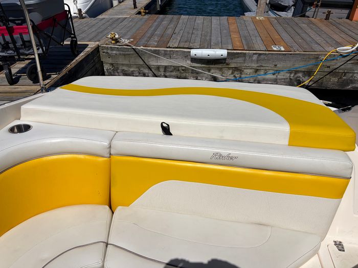 2005 Rinker 232 Captiva Photo 6 of 7