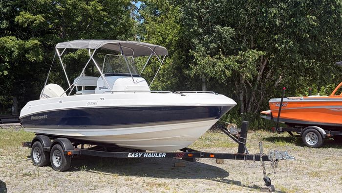 2006 Wellcraft 212 Fisherman Photo 1 of 6