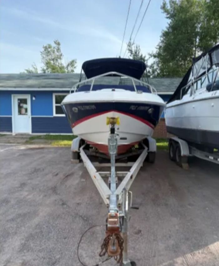 2009 Regal 2250 Cuddy Photo 3 sur 14