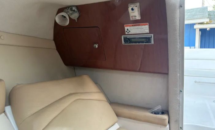 2009 Regal 2250 Cuddy Photo 13 sur 14