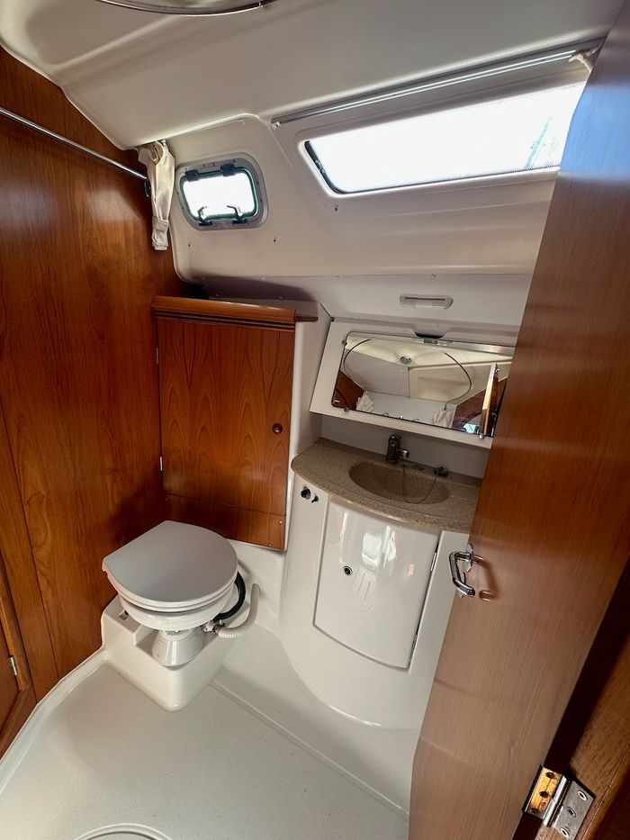 2007 Jeanneau Sun Odyssey 45 Photo 28 of 45