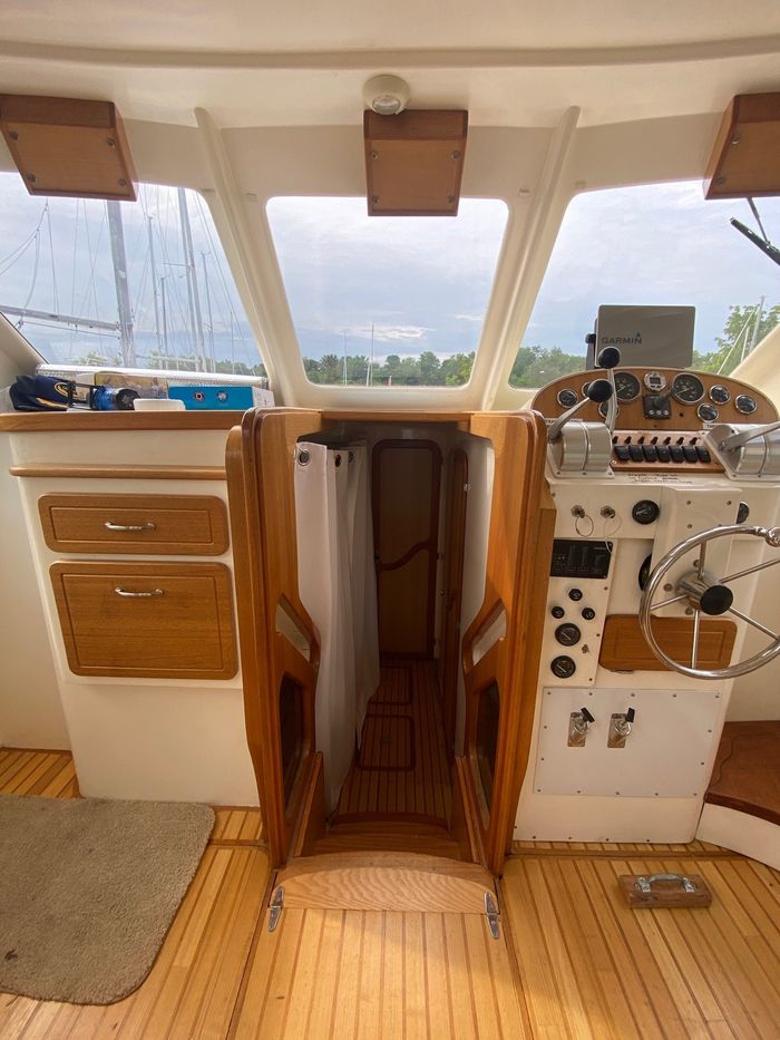 2012 Custom 390 Trawler Photo 19 of 31