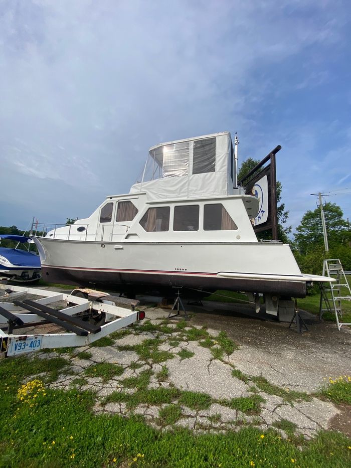 2012 Custom 390 Trawler Photo 5 of 31