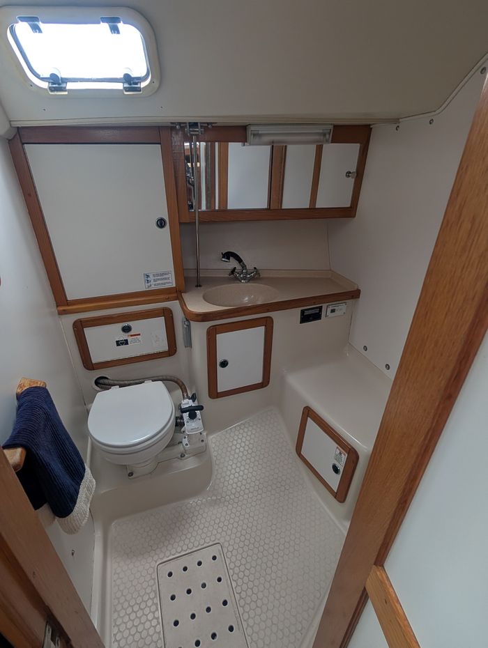 1999 Catalina 36 mk II Photo 23 of 40