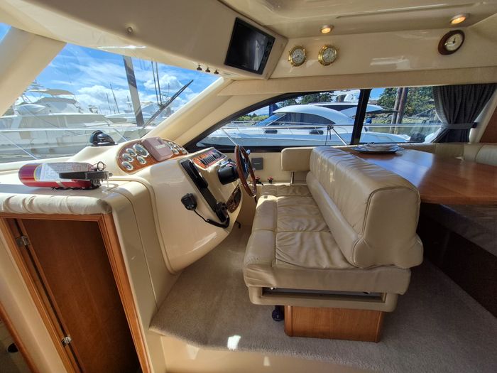 2004 Meridian 411 Sedan Photo 14 of 17