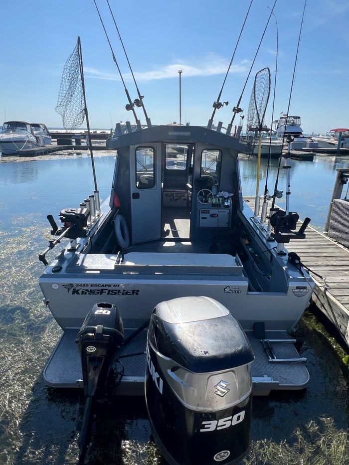2021 KingFisher 2425 Escape HT Photo 2 of 25