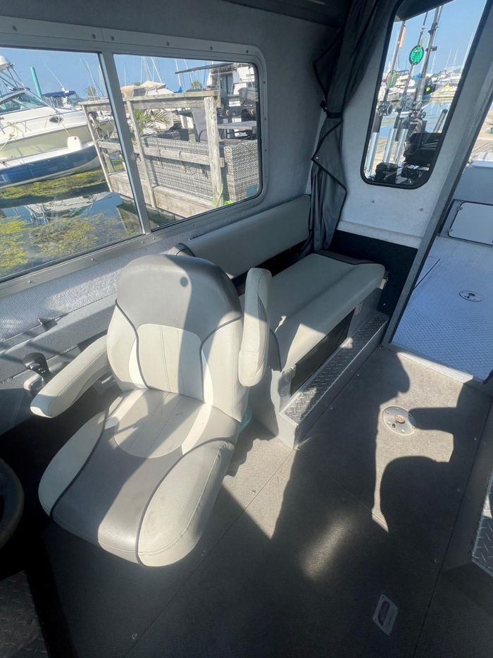 2021 KingFisher 2425 Escape HT Photo 20 of 25