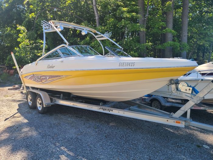 2005 Rinker 212 Captiva Photo 1 of 19