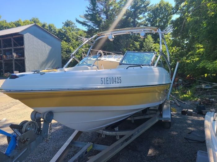 2005 Rinker 212 Captiva Photo 2 of 19