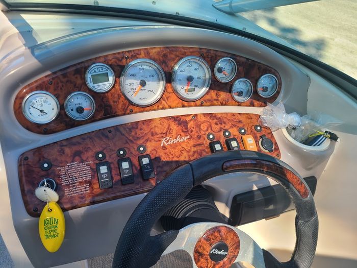 2005 Rinker 212 Captiva Photo 9 of 19
