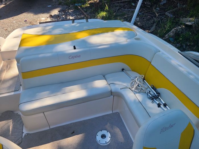2005 Rinker 212 Captiva Photo 7 of 19