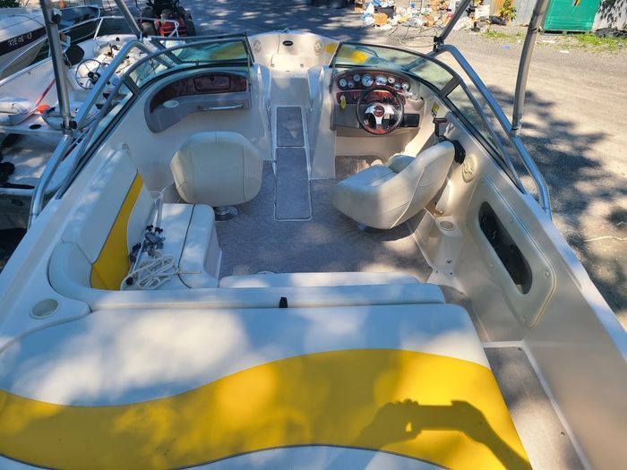 2005 Rinker 212 Captiva Photo 8 of 19
