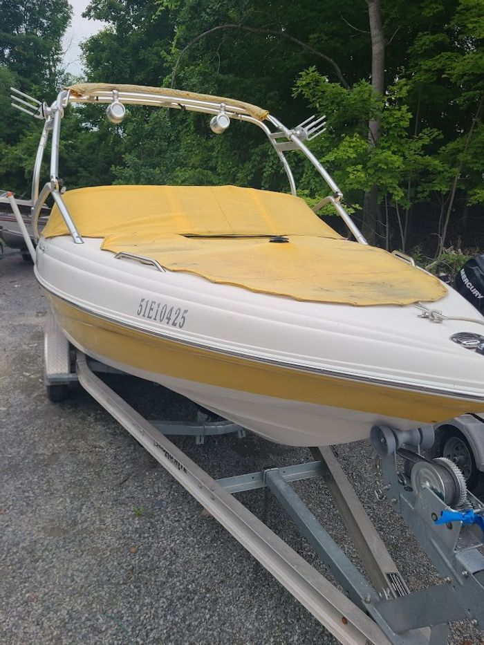 2005 Rinker 212 Captiva Photo 17 of 19