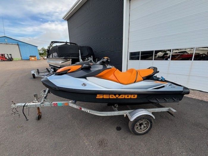 2020 Sea-Doo GTI™ SE 170 IBR Photo 2 of 8