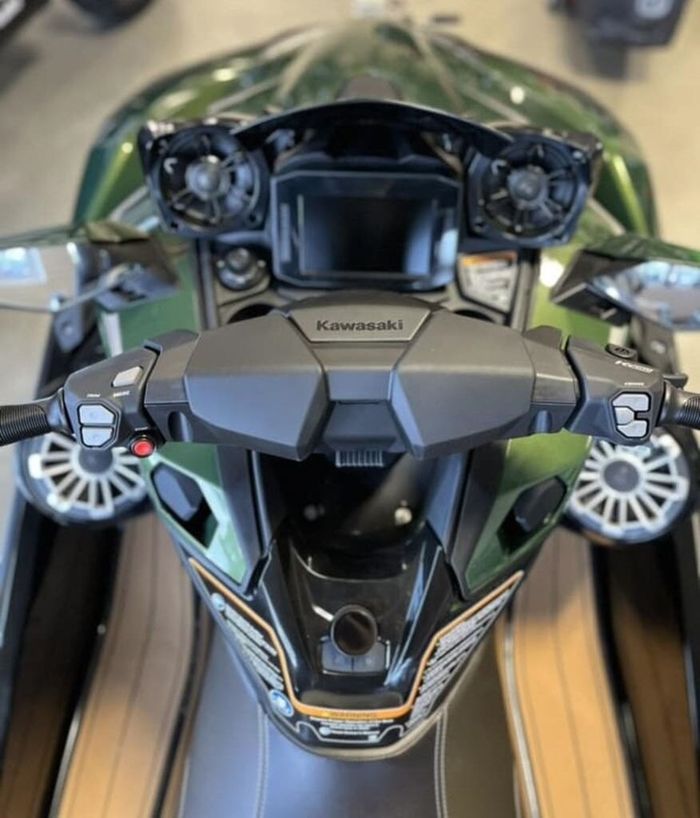 2024 Kawasaki Ultra 310LX | Experience The Exhilaration | $192 B Photo 7 of 10