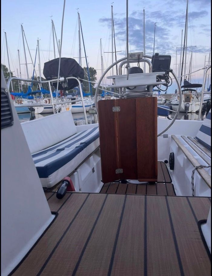 1990 Beneteau First 285 Photo 8 of 10