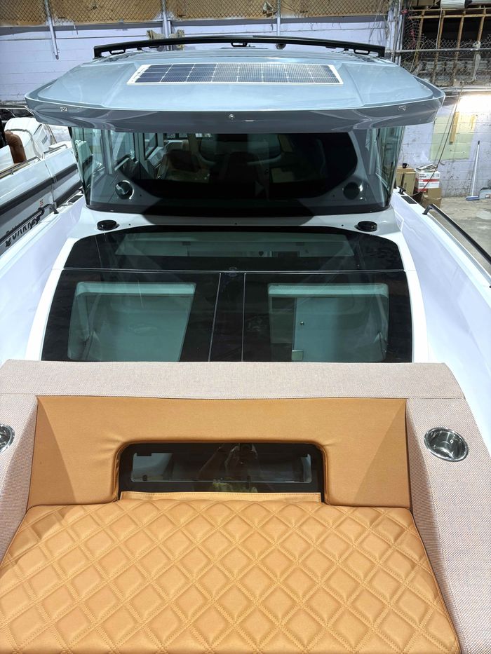 2026 Axopar 37 XC Cross Cabin -  Brabus Photo 6 sur 14