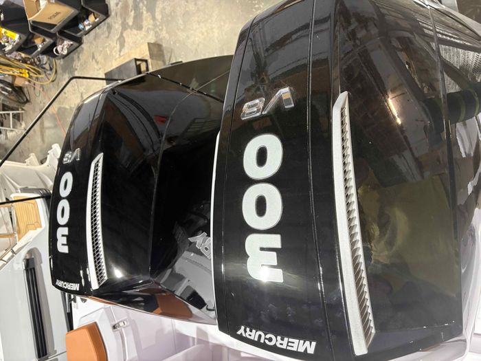 2026 Axopar 37 XC Cross Cabin -  Brabus Photo 8 sur 14