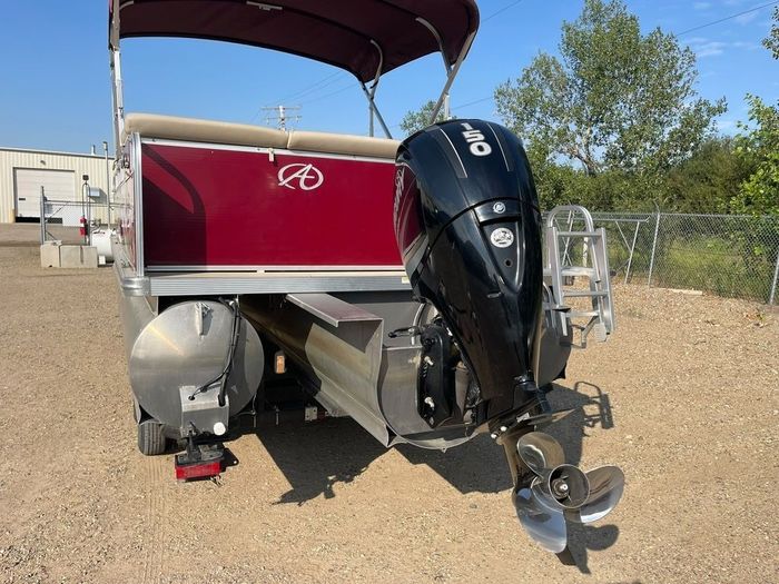 2015 Avalon 2300 LS Tri-Toon Photo 3 of 24