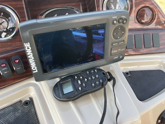 2015 Avalon 2300 LS Tri-Toon Photo 15 of 24