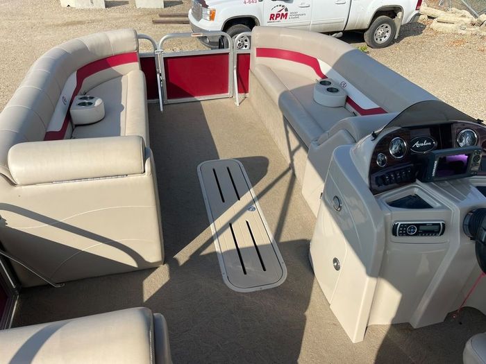 2015 Avalon 2300 LS Tri-Toon Photo 23 of 24