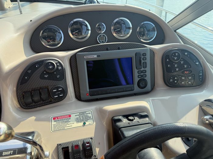 2002 Sea Ray 320 Sundancer Photo 23 of 43