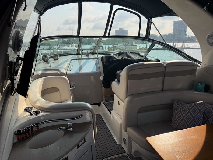 2002 Sea Ray 320 Sundancer Photo 11 of 43
