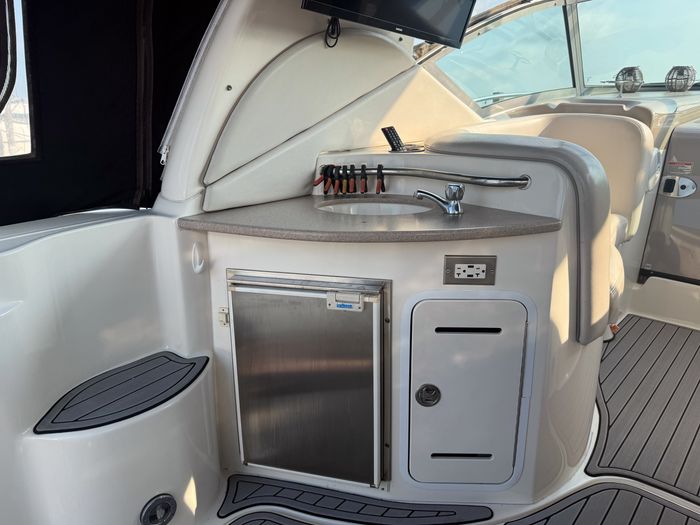 2002 Sea Ray 320 Sundancer Photo 16 of 43