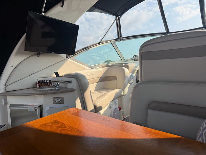 2002 Sea Ray 320 Sundancer Photo 14 of 43