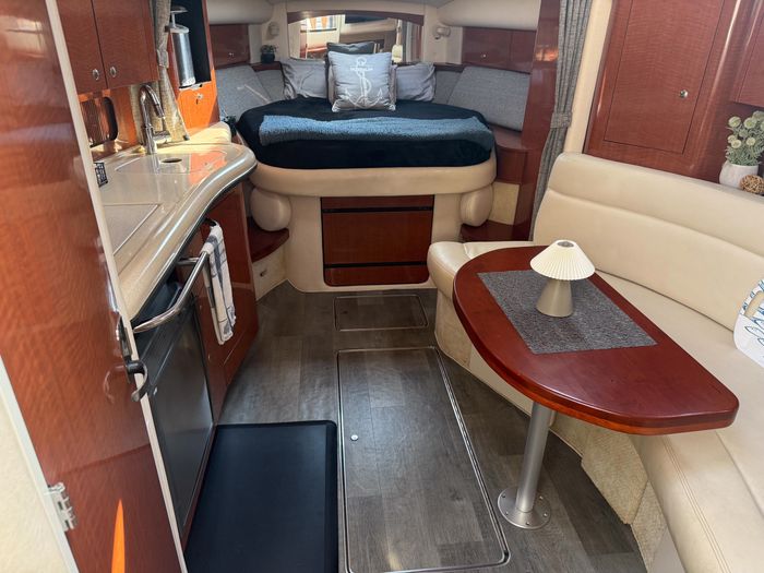 2002 Sea Ray 320 Sundancer Photo 24 of 43