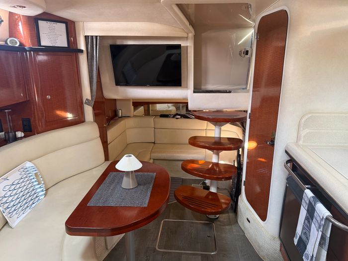2002 Sea Ray 320 Sundancer Photo 35 of 43