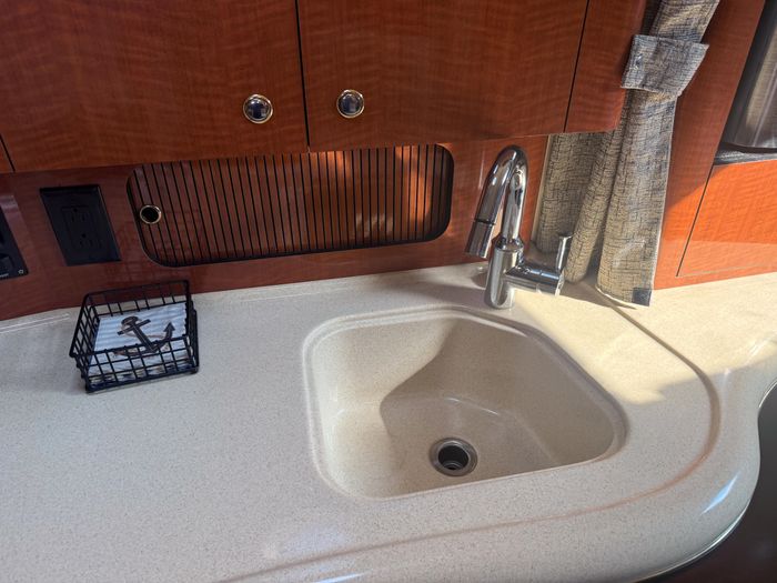 2002 Sea Ray 320 Sundancer Photo 30 of 43