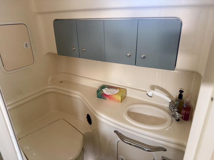 2002 Sea Ray 320 Sundancer Photo 41 of 43