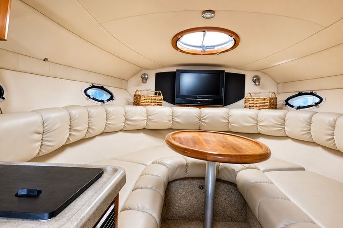 2010 Larson Cabrio 274 Photo 13 of 18