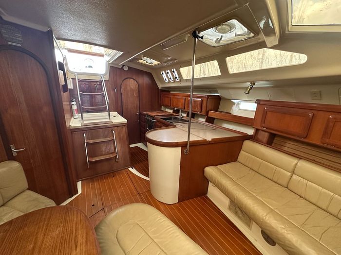 1993 Hunter Legend 43 Photo 9 of 42