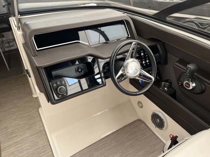 2016 Sea Ray SLX 280 Photo 12 of 25