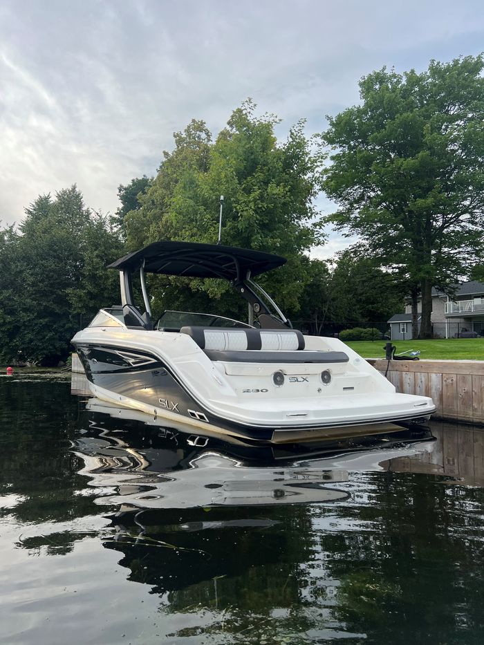 2016 Sea Ray SLX 280 Photo 3 of 25