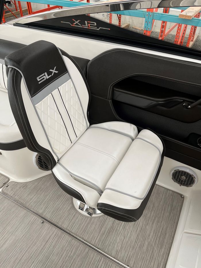 2016 Sea Ray SLX 280 Photo 14 of 25