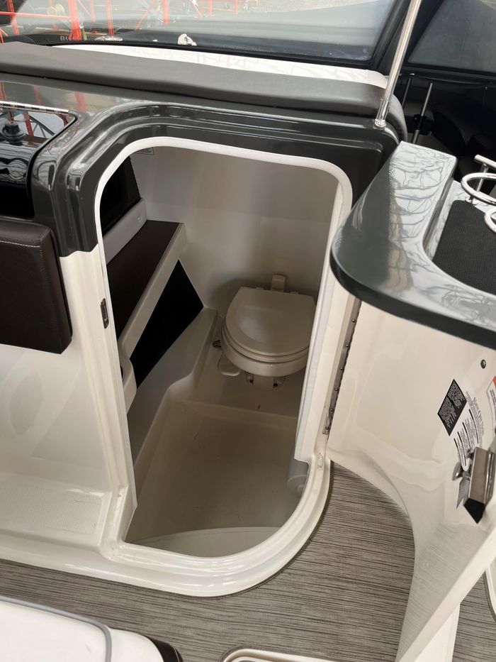 2016 Sea Ray SLX 280 Photo 16 of 25