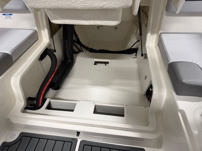 2027 Bayliner VR4OB Photo 10 of 19