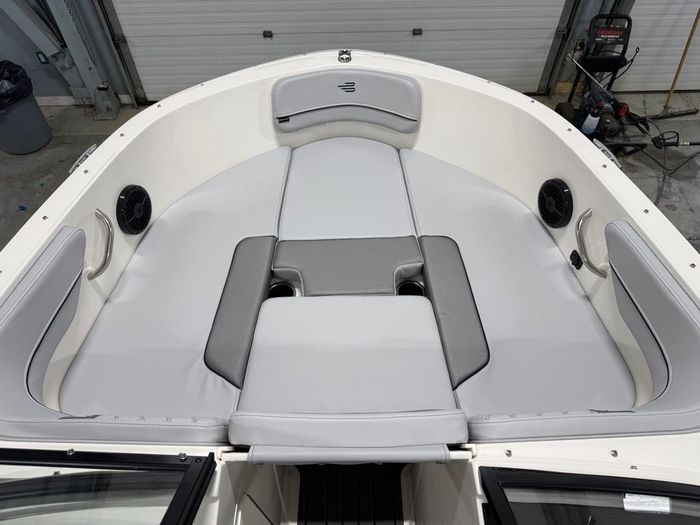 2027 Bayliner VR4OB Photo 6 of 19