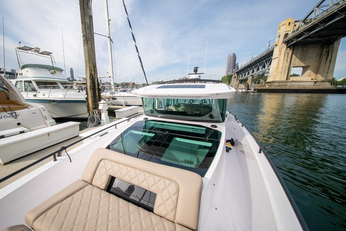 2022 Axopar 37 XC Cross Cabin Photo 4 of 41