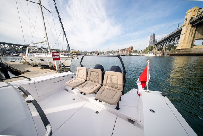 2022 Axopar 37 XC Cross Cabin Photo 9 of 41