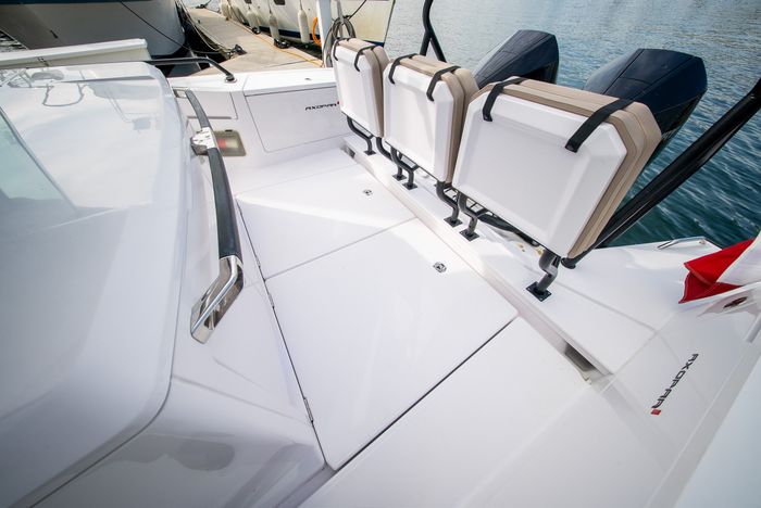 2022 Axopar 37 XC Cross Cabin Photo 10 of 41