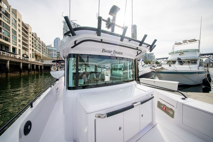 2022 Axopar 37 XC Cross Cabin Photo 15 of 41