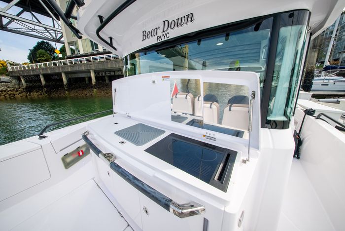2022 Axopar 37 XC Cross Cabin Photo 16 of 41