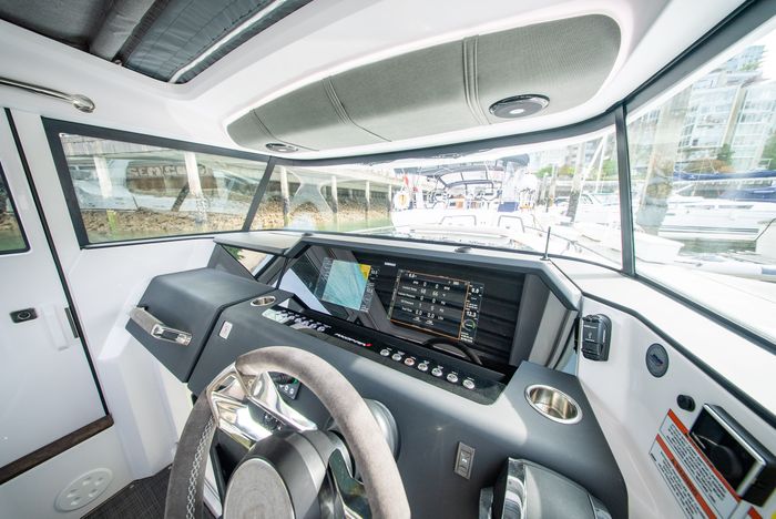 2022 Axopar 37 XC Cross Cabin Photo 22 of 41