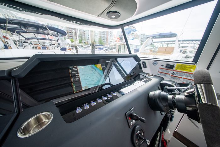 2022 Axopar 37 XC Cross Cabin Photo 23 of 41