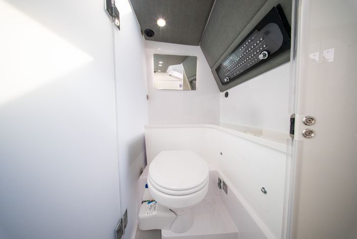 2022 Axopar 37 XC Cross Cabin Photo 36 of 41