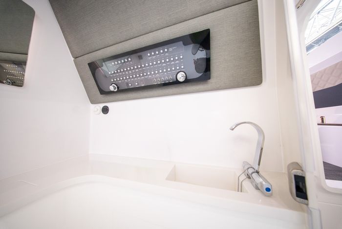 2022 Axopar 37 XC Cross Cabin Photo 37 of 41